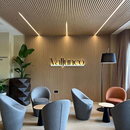 Hotel Valjunco Валенсия де Дон Хуан Екстериор снимка