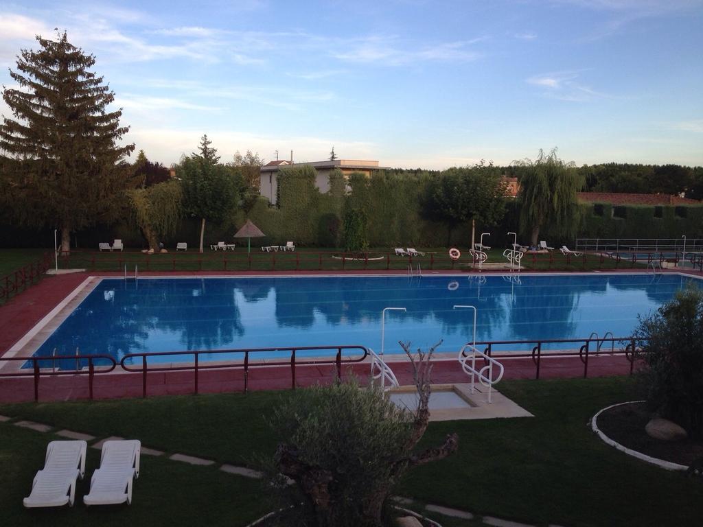 Hotel Valjunco Валенсия де Дон Хуан Екстериор снимка