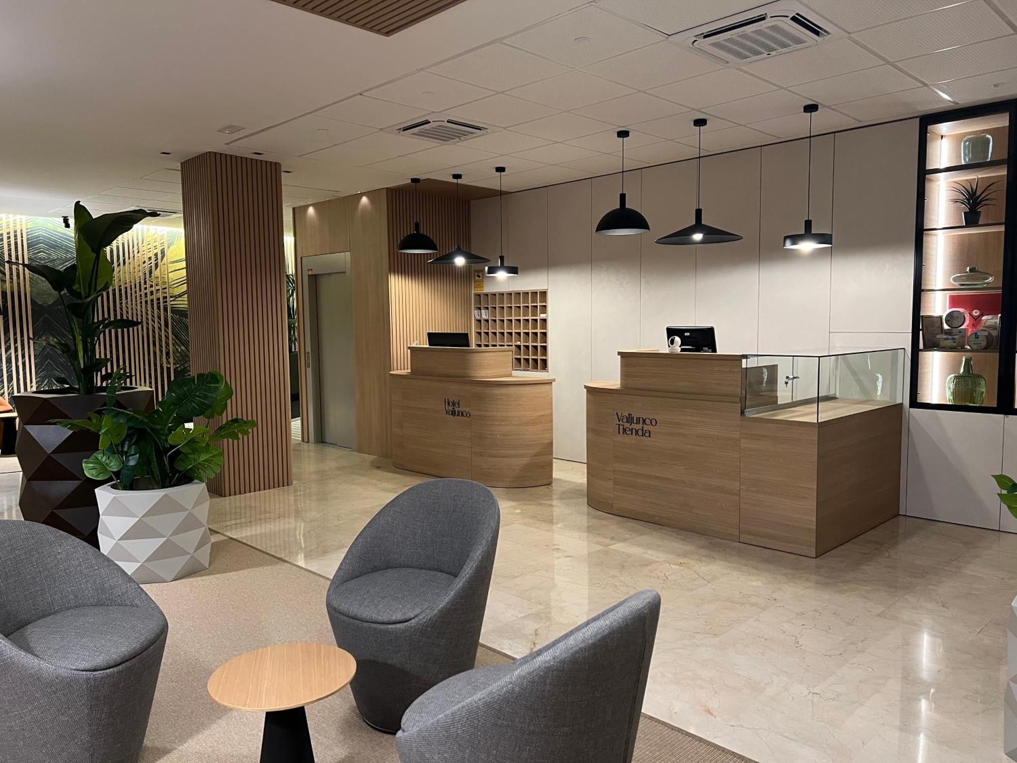 Hotel Valjunco Валенсия де Дон Хуан Екстериор снимка
