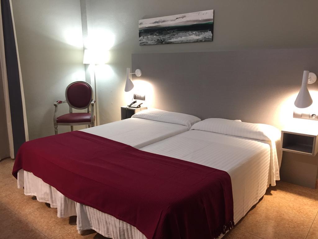 Hotel Valjunco Валенсия де Дон Хуан Екстериор снимка