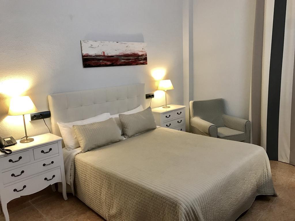 Hotel Valjunco Валенсия де Дон Хуан Екстериор снимка