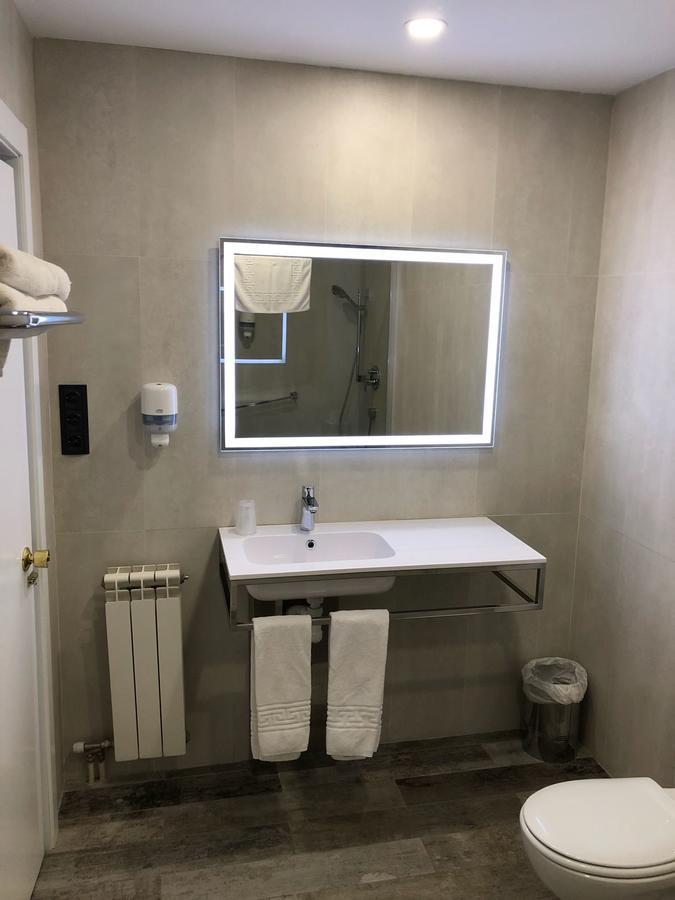 Hotel Valjunco Валенсия де Дон Хуан Екстериор снимка