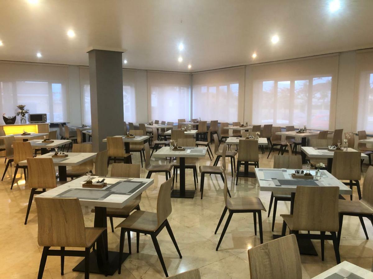 Hotel Valjunco Валенсия де Дон Хуан Екстериор снимка