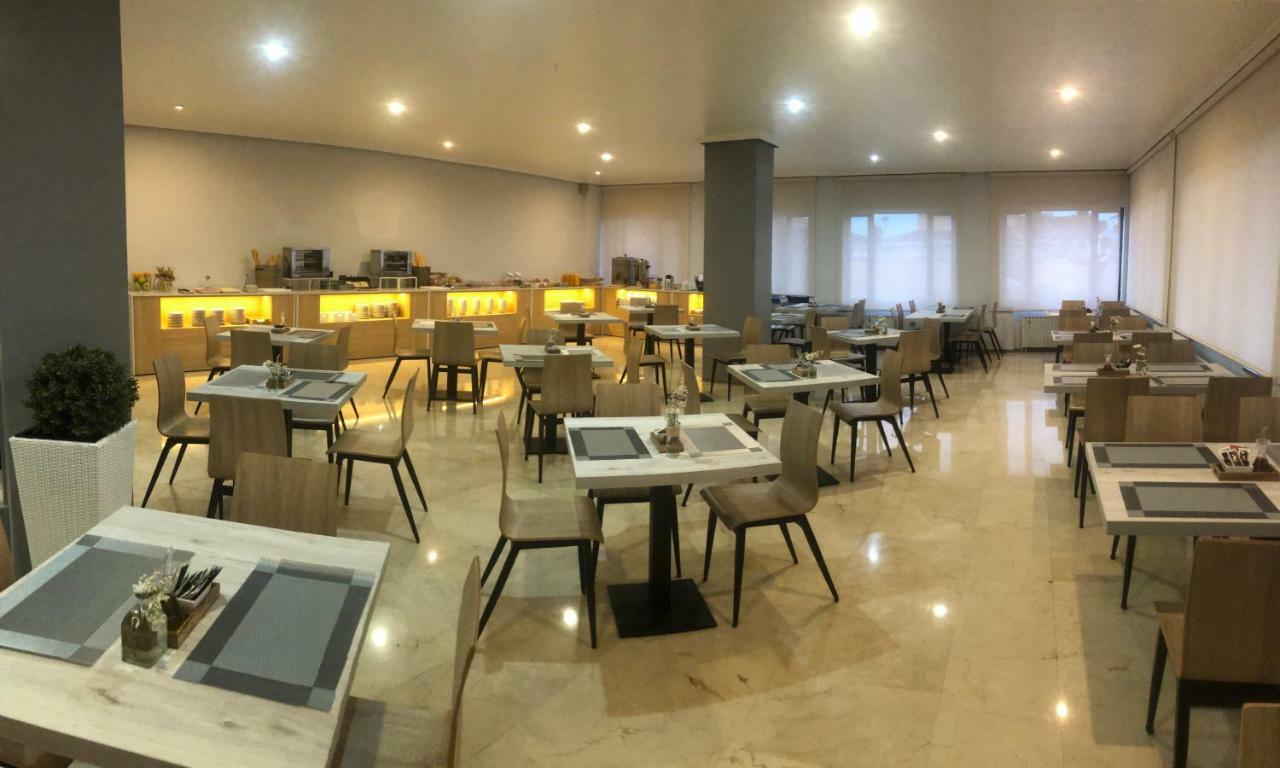 Hotel Valjunco Валенсия де Дон Хуан Екстериор снимка