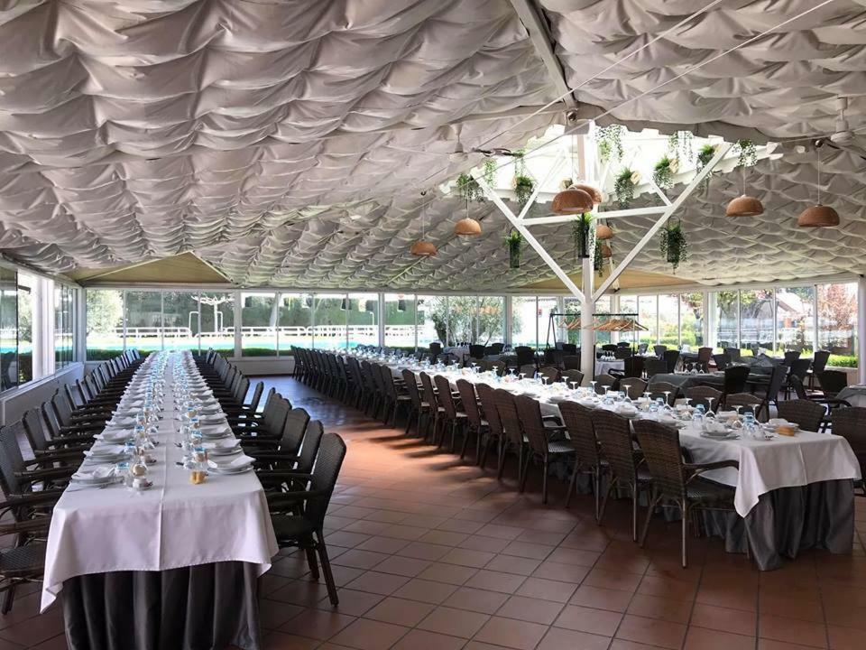Hotel Valjunco Валенсия де Дон Хуан Екстериор снимка